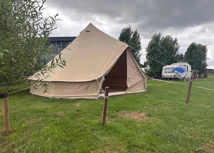 Campo de lujo Castlefest Bell Tent Warmond